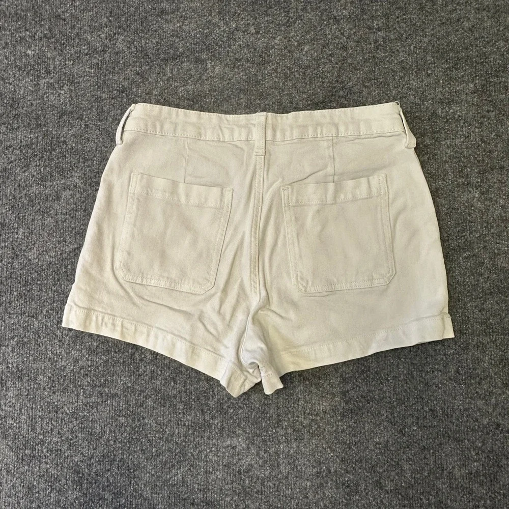 Old Navy Shorts Womens Size 8 White Button Fly Patch Pocket Denim Casual Stretch